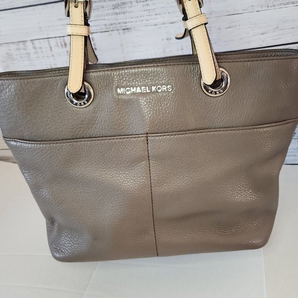 Authentic Michael Kors tote - Picture 3 of 5